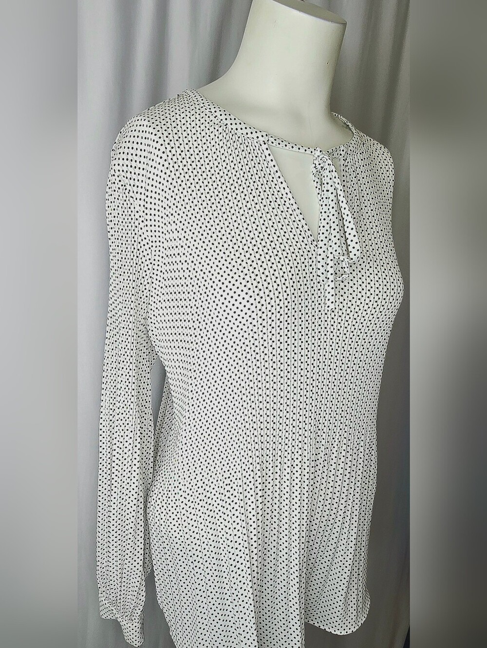 Adrianna Papell White Black Polka Dot Keyhole Pleated Blouse Size S NWOT